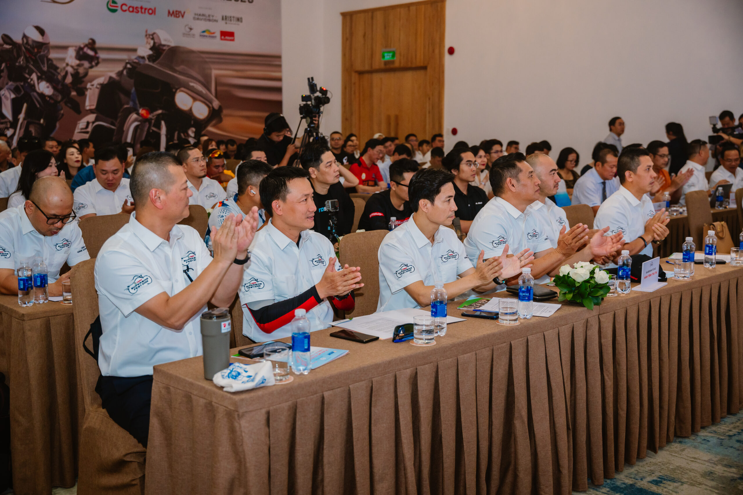 Buổi họp báo thu hút đông đảo đại diện các câu lạc bộ mô tô, biker tham gia.