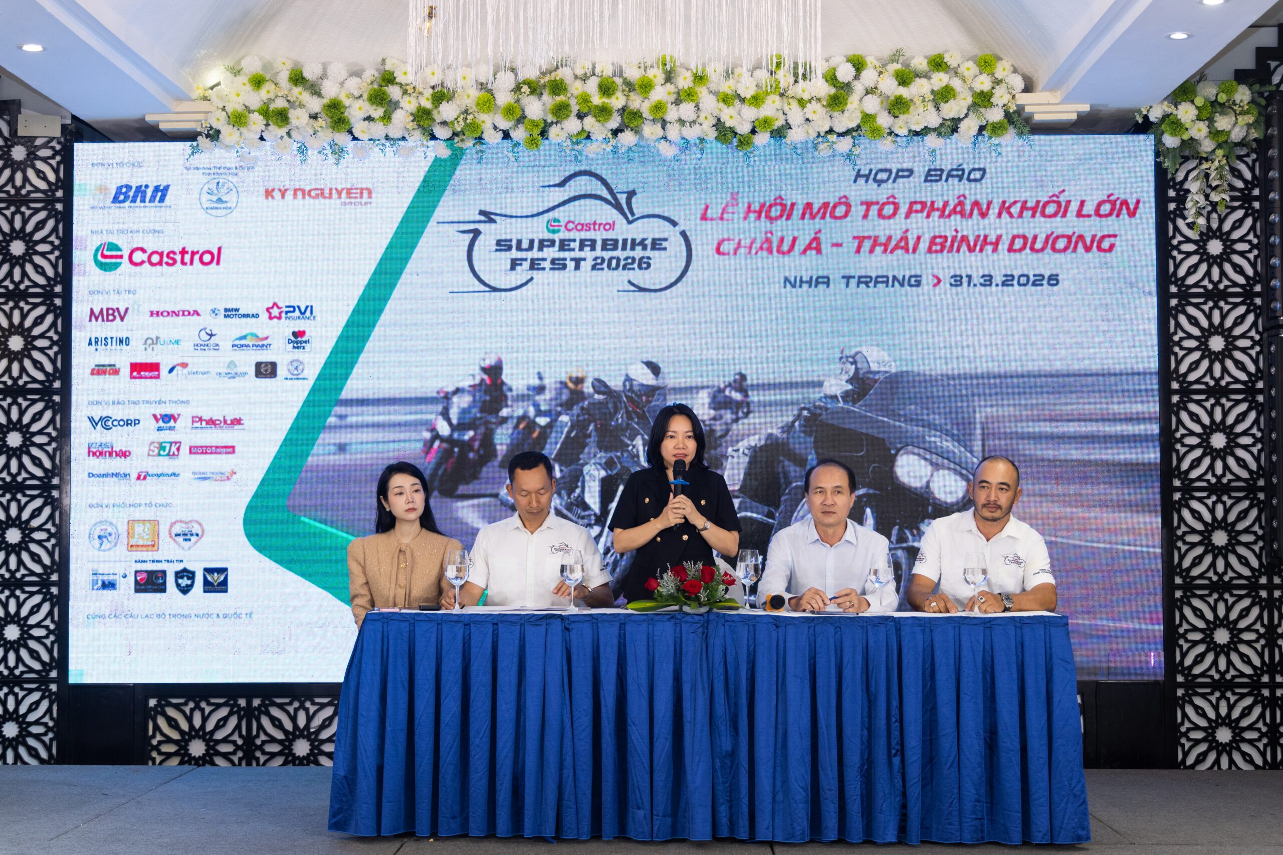 Ban Tổ chức đã trực tiếp trao đổi, làm rõ nhiều nội dung mà các cơ quan báo chí quan tâm.