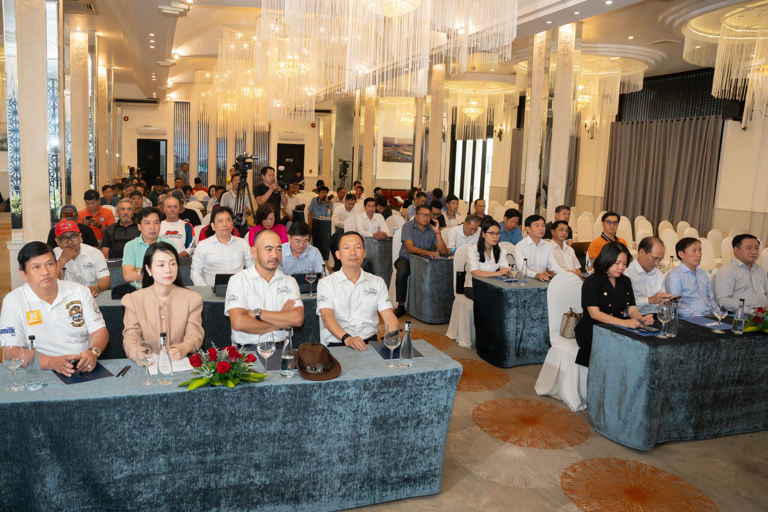 Toàn cảnh buổi họp báo